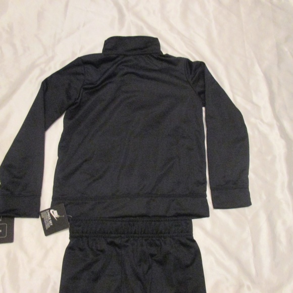 Nike Boys Tracksuit 2 Piece BlackWhite 86E130-023 Brand New with tags - Picture 7 of 8